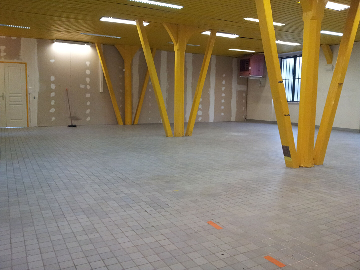 Local commercial FOURCHAMBAULT (58600) 330.00 m&sup2;