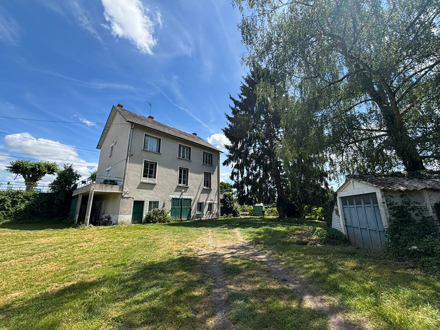 Maison COURS LES BARRES (18320) 10 pi&egrave;ces 190.00 m&sup2;