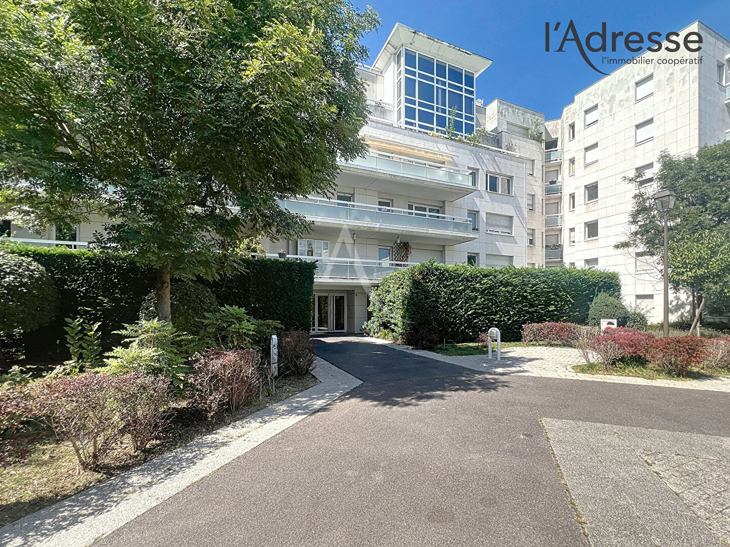 Appartement SURESNES (92150) 1 pièce 30.00 m²