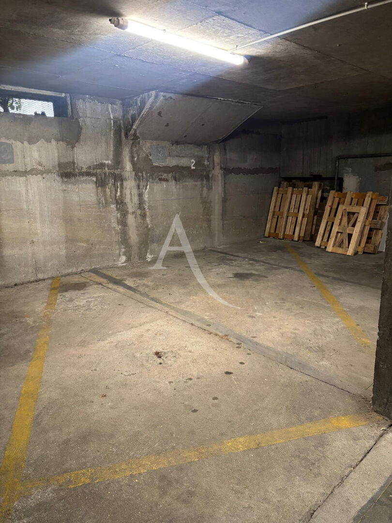 Parking / box SURESNES (92150) 12.00 m²
