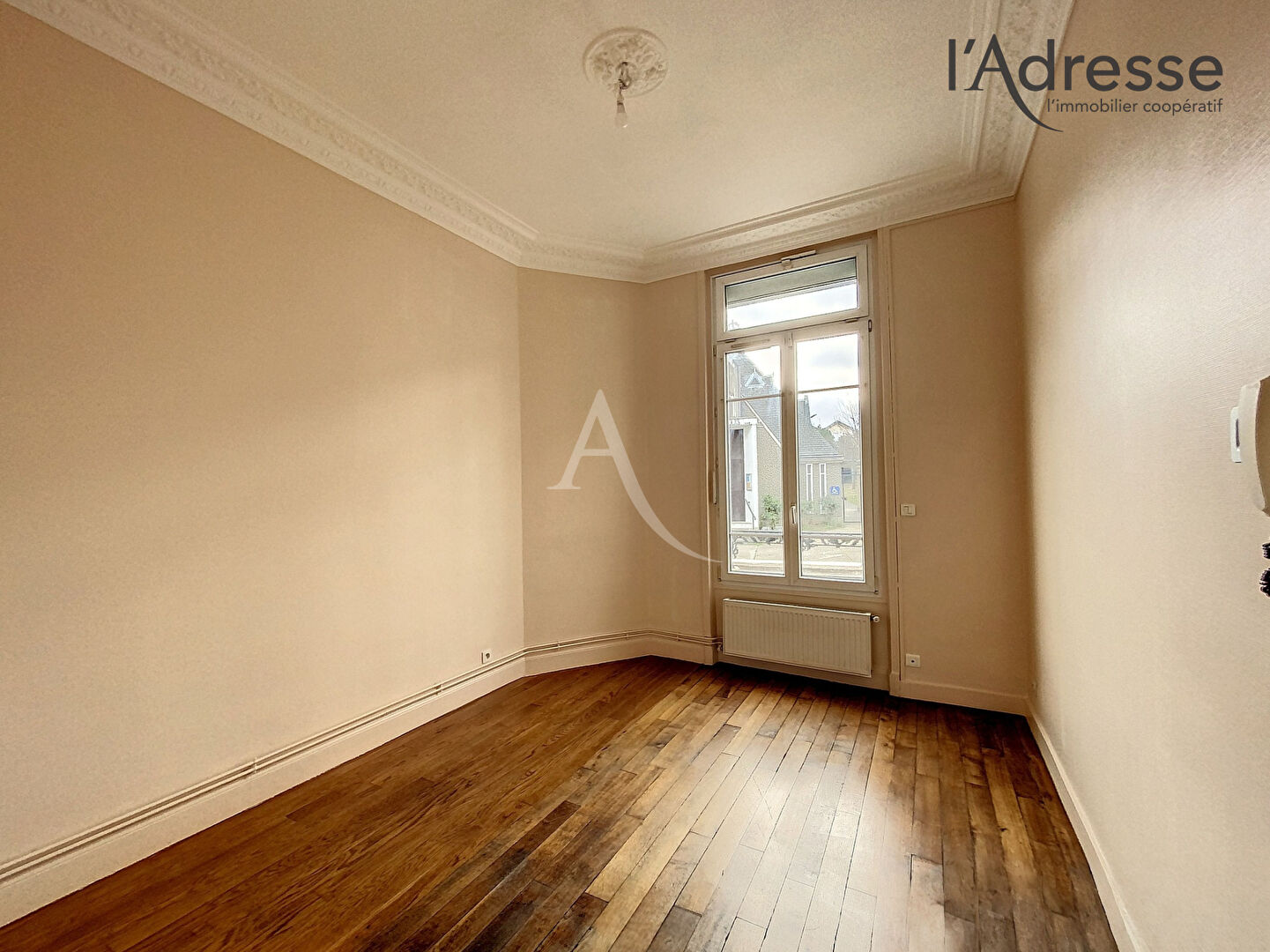 Appartement SURESNES (92150) 1 pièce 22.00 m²