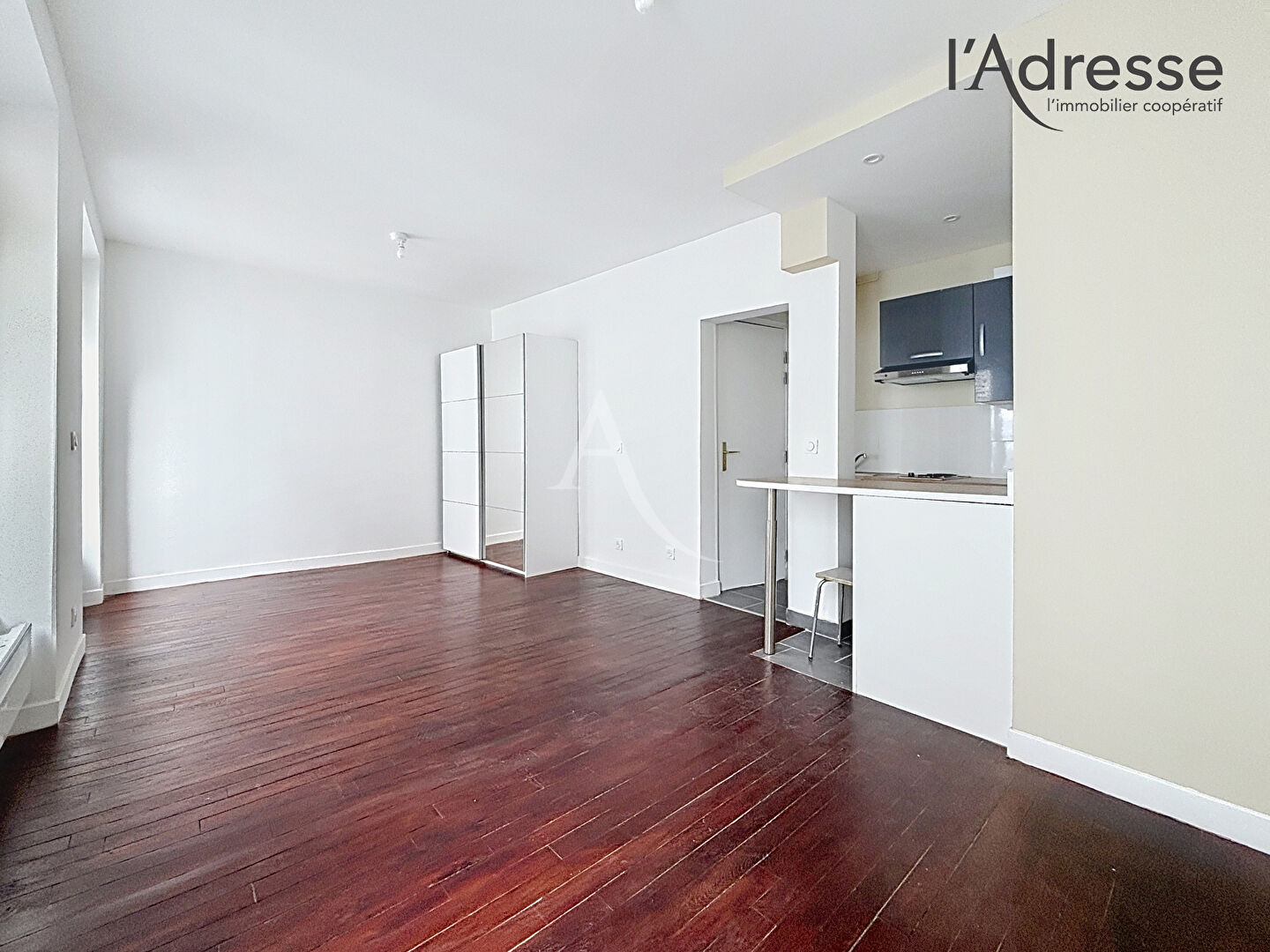 Appartement SURESNES (92150) 1 pièce 22.15 m²