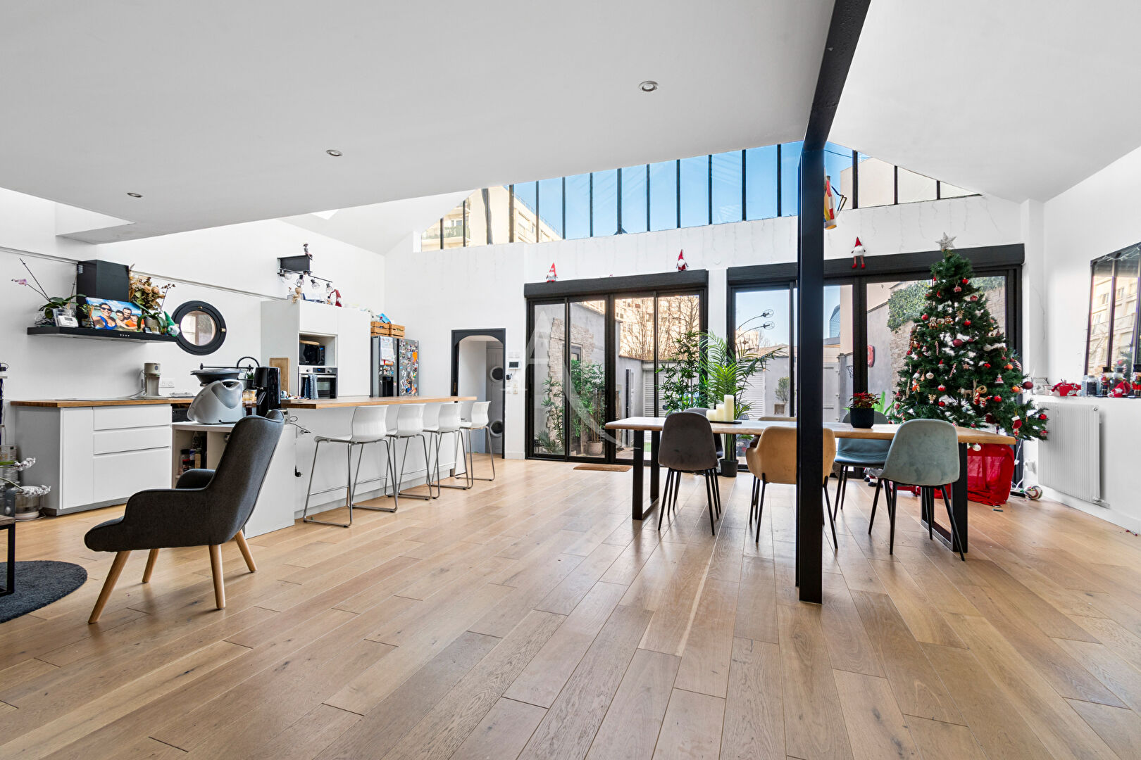 Maison Suresnes (92150) 7 pi&egrave;ces 208.00 m&sup2;