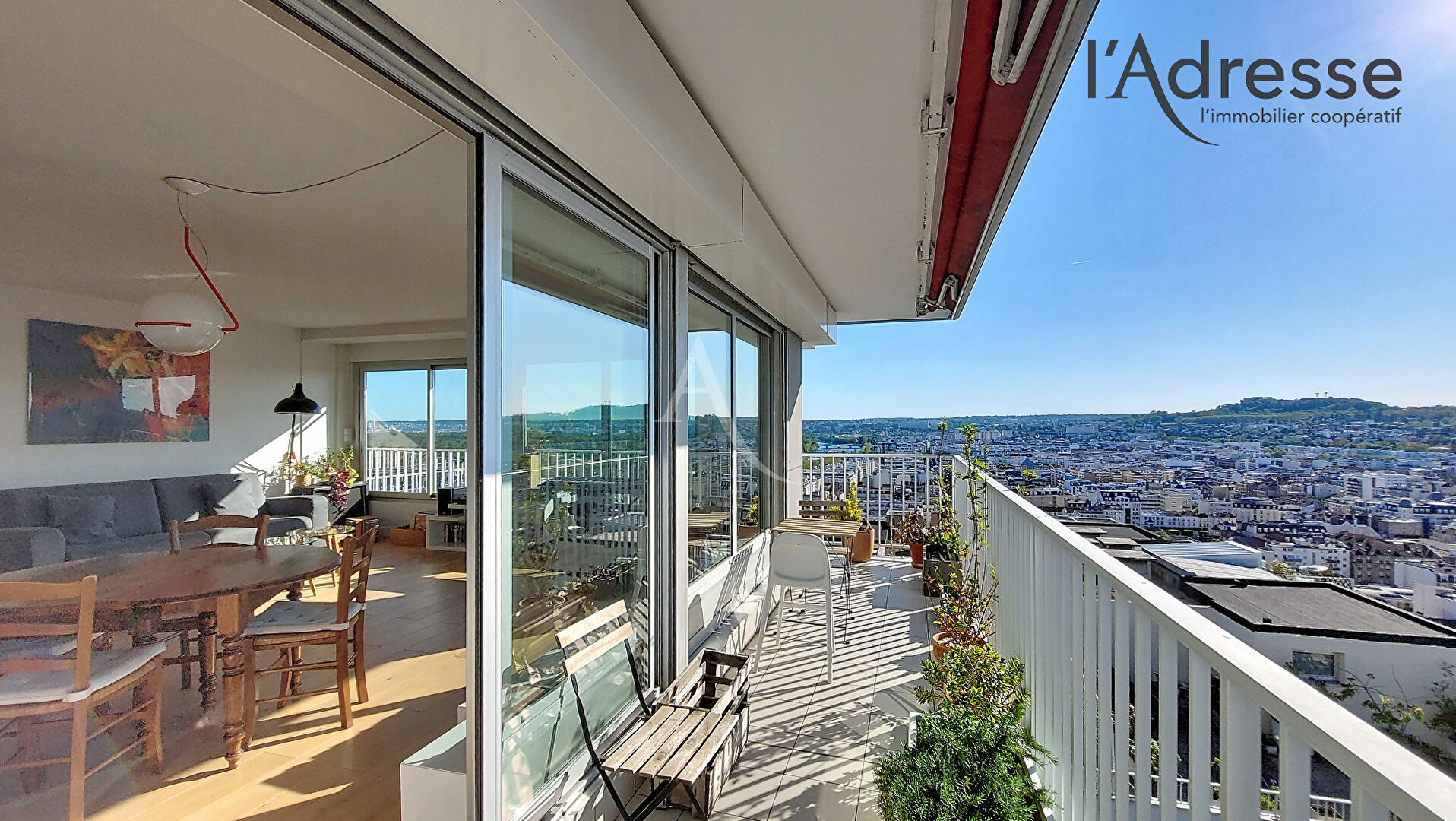 à 2 km de Neuilly-sur-Seine 599 000 € Appartement 3 pièces , 2 chambres 80.00 m² Avec balcon Voir le bien