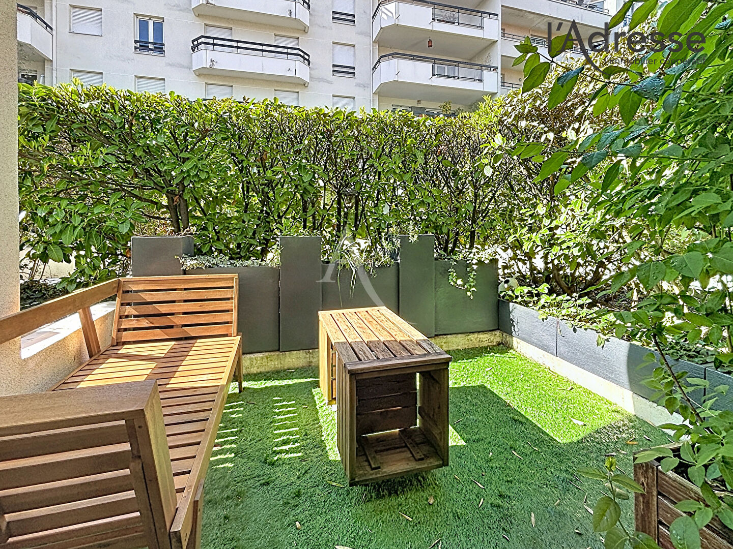 Suresnes (92) 295 000 € Appartement 2 pièces , 1 chambre 35.00 m² Avec jardin, terrasse Voir le bien