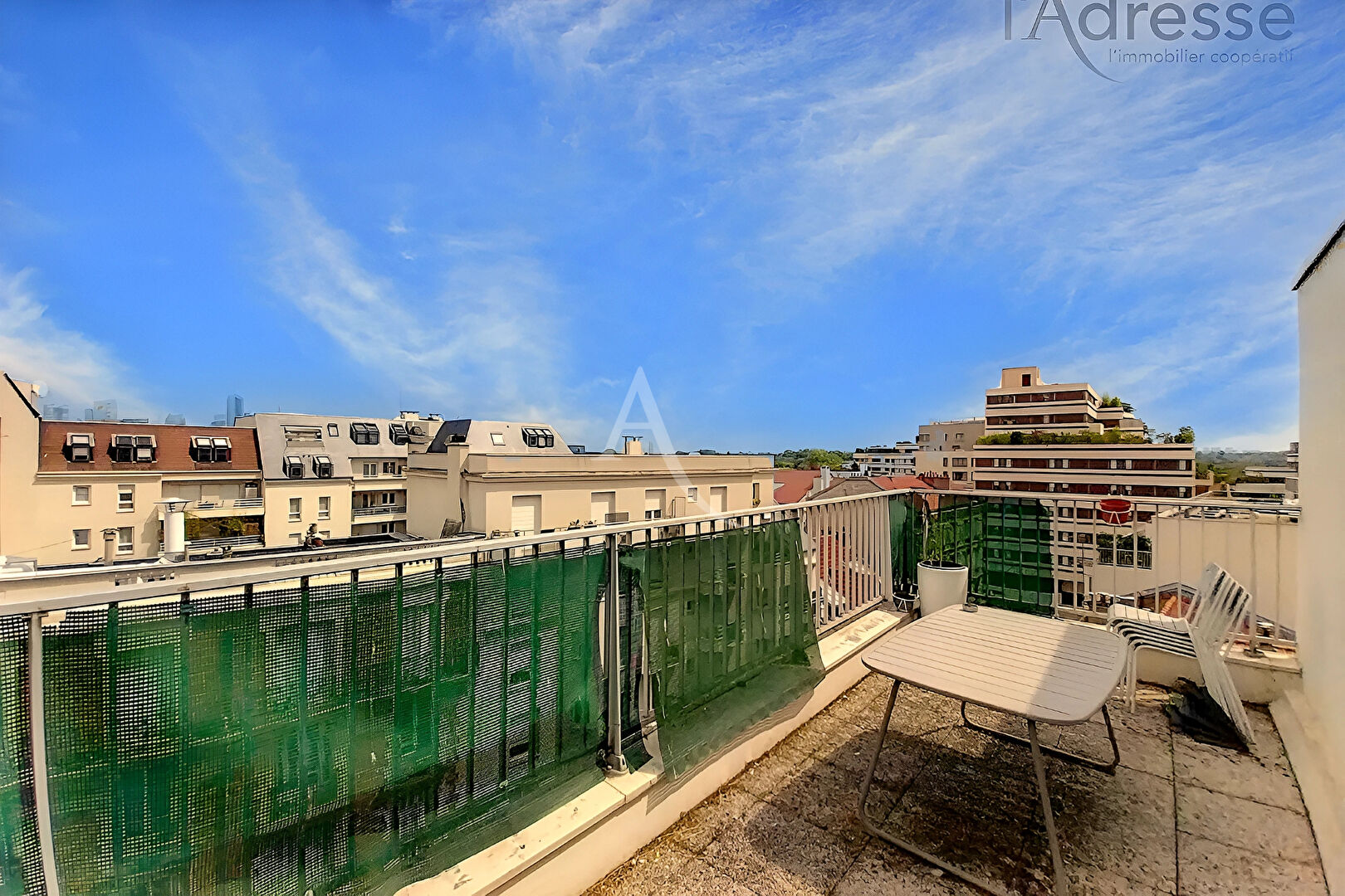 Suresnes (92) Exclusif 285 000 € Appartement 2 pièces , 1 chambre 44.00 m² Meublé Avec terrasse Voir le bien