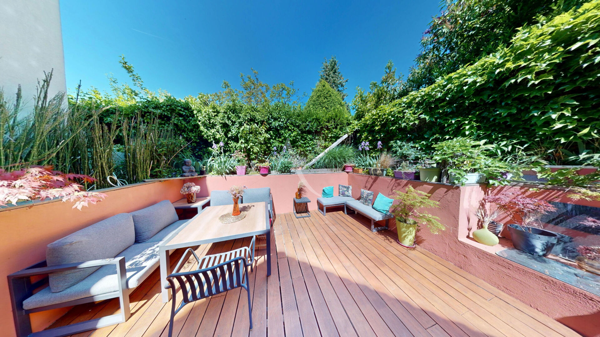 à 9 km de Noisy-le-Roi Exclusif 715 000 € Maison 4 pièces , 3 chambres 105.00 m² Avec terrasse Voir le bien