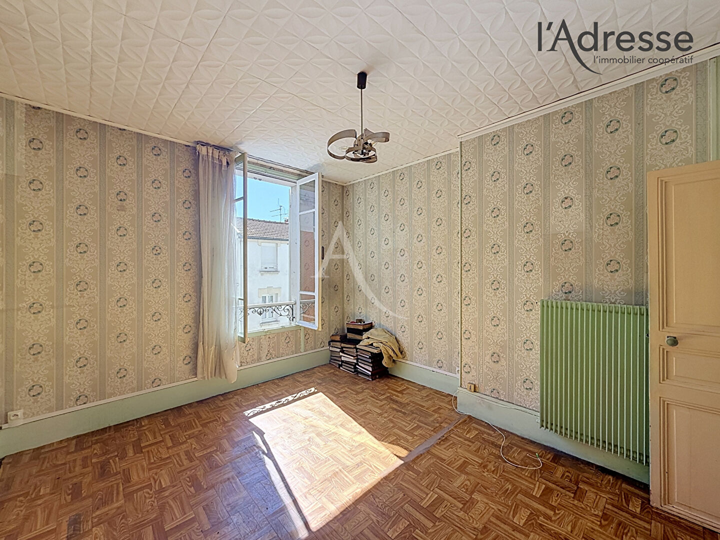 Suresnes (92) Exclusif 260 000 € Appartement 3 pièces , 2 chambres 42.00 m² Voir le bien