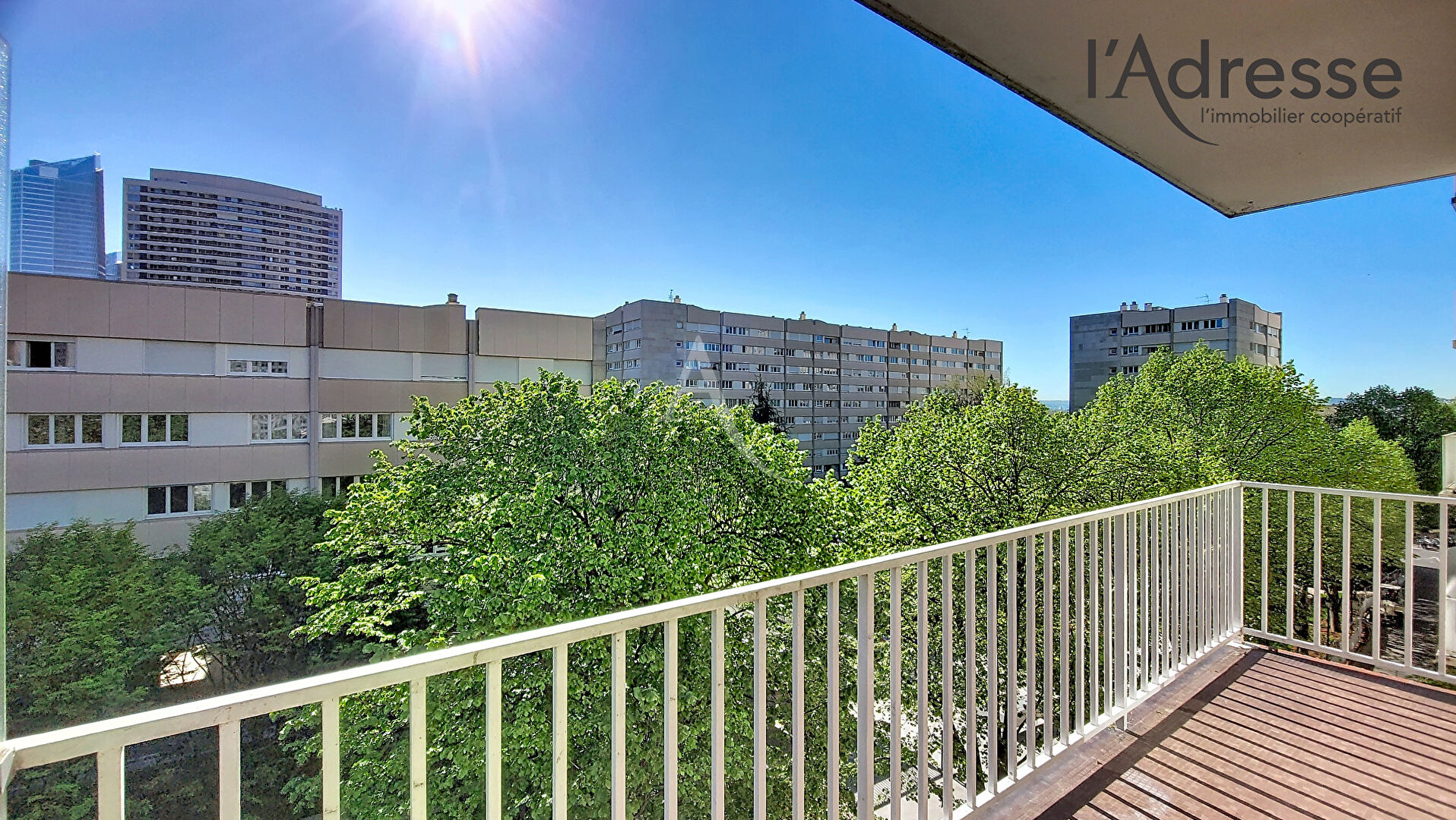 Puteaux (92) 649 000 € Appartement 5 pièces , 3 chambres 121.00 m² Avec balcongarage/box
