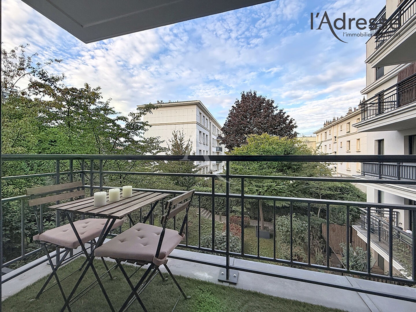 Suresnes (92) 333 000 € Appartement 2 pièces , 1 chambre 40.66 m² Avec balcon