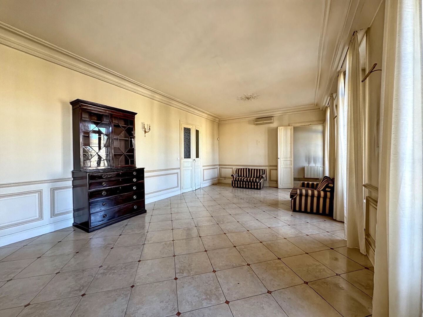 Appartement AVIGNON (84000) 6 pièces 168.00 m²