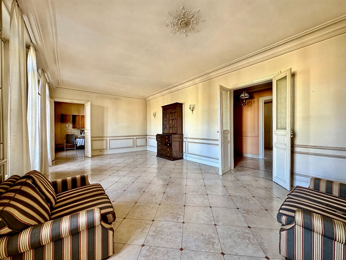 Bureaux Avignon (84000) 5 pièces 168.00 m²