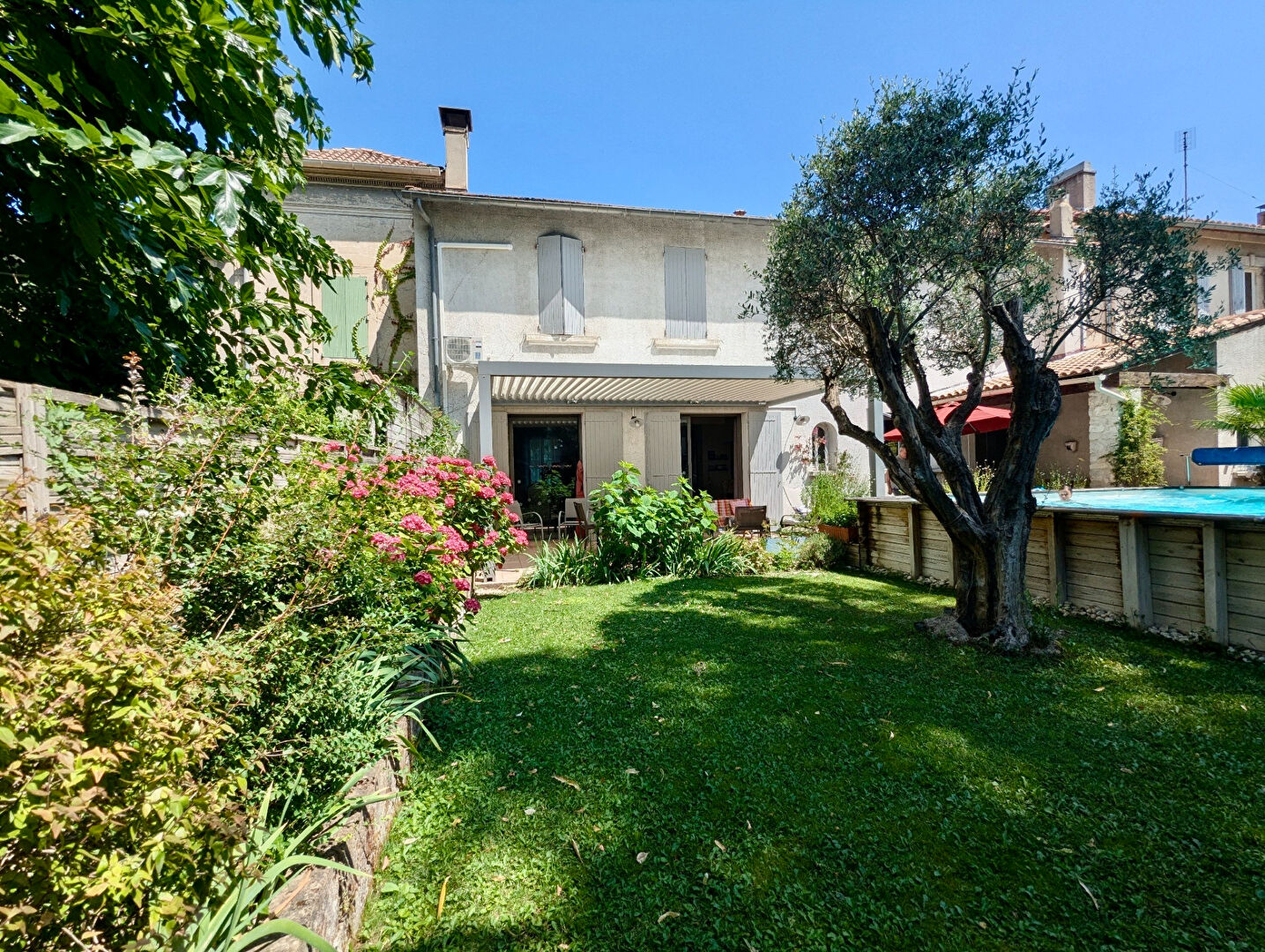 Maison AVIGNON (84000) 8 pièces 220.00 m²