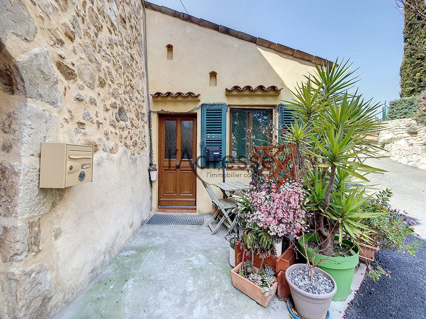 Appartement CALLIAN (83440) 2 pi&egrave;ces 53.00 m&sup2;