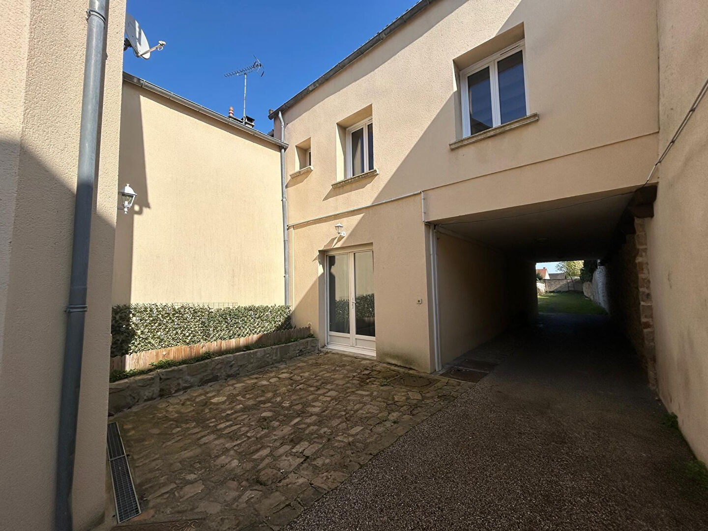 Immeuble LINAS (91310) 9 pi&egrave;ces 234.00 m&sup2;