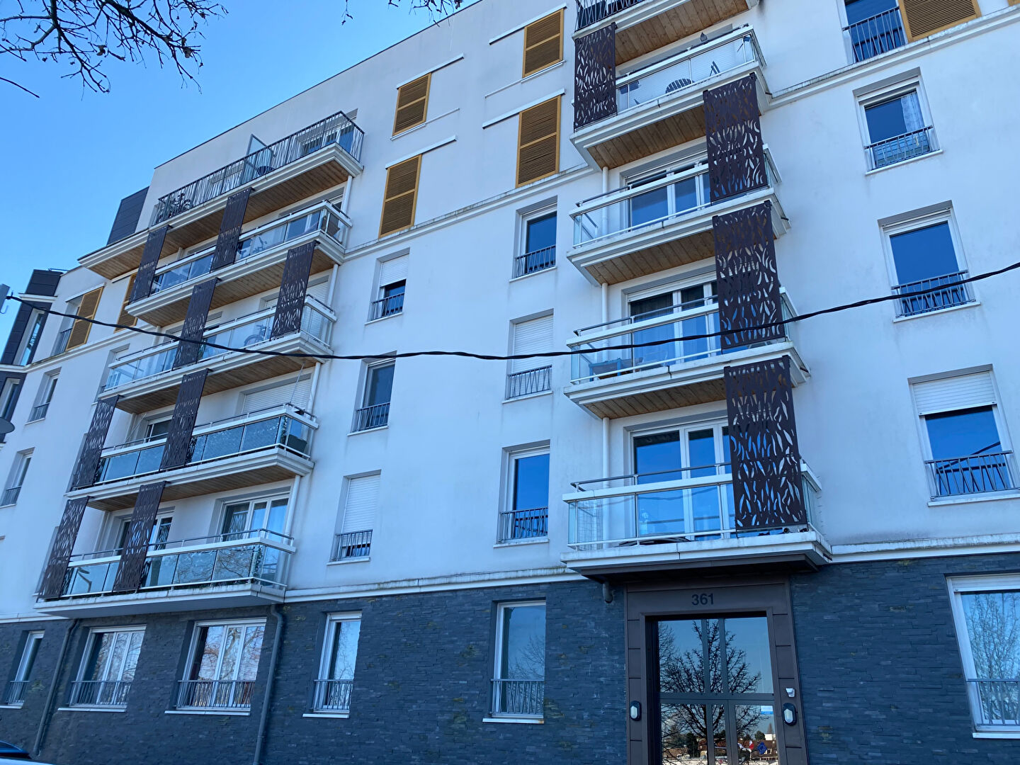 à 6 km de Issy-les-Moulineaux 977 € / mois cc Appartement 2 pièces , 1 chambre 45.00 m² Avec balcon Voir le bien