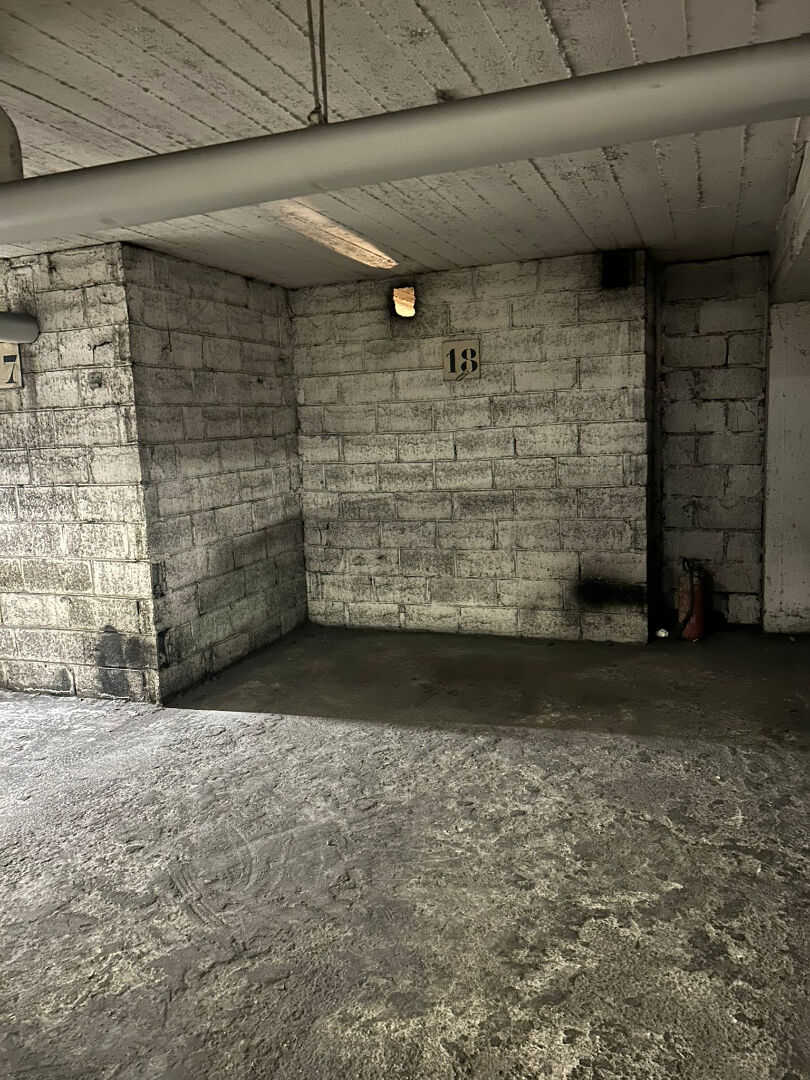 Parking / box PARIS (75018)