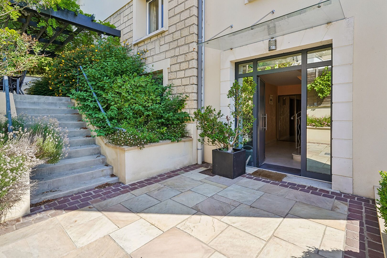 Athis-Mons (91) 980 000 € Demeure de Prestige 10 pièces , 4 chambres 350.00 m² Voir le bien