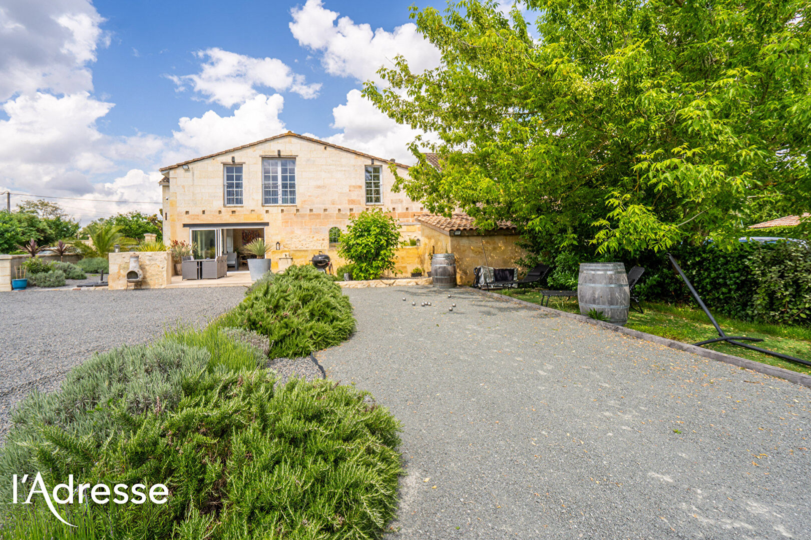 Local commercial YVRAC (33370) 5 pièces 284.00 m²