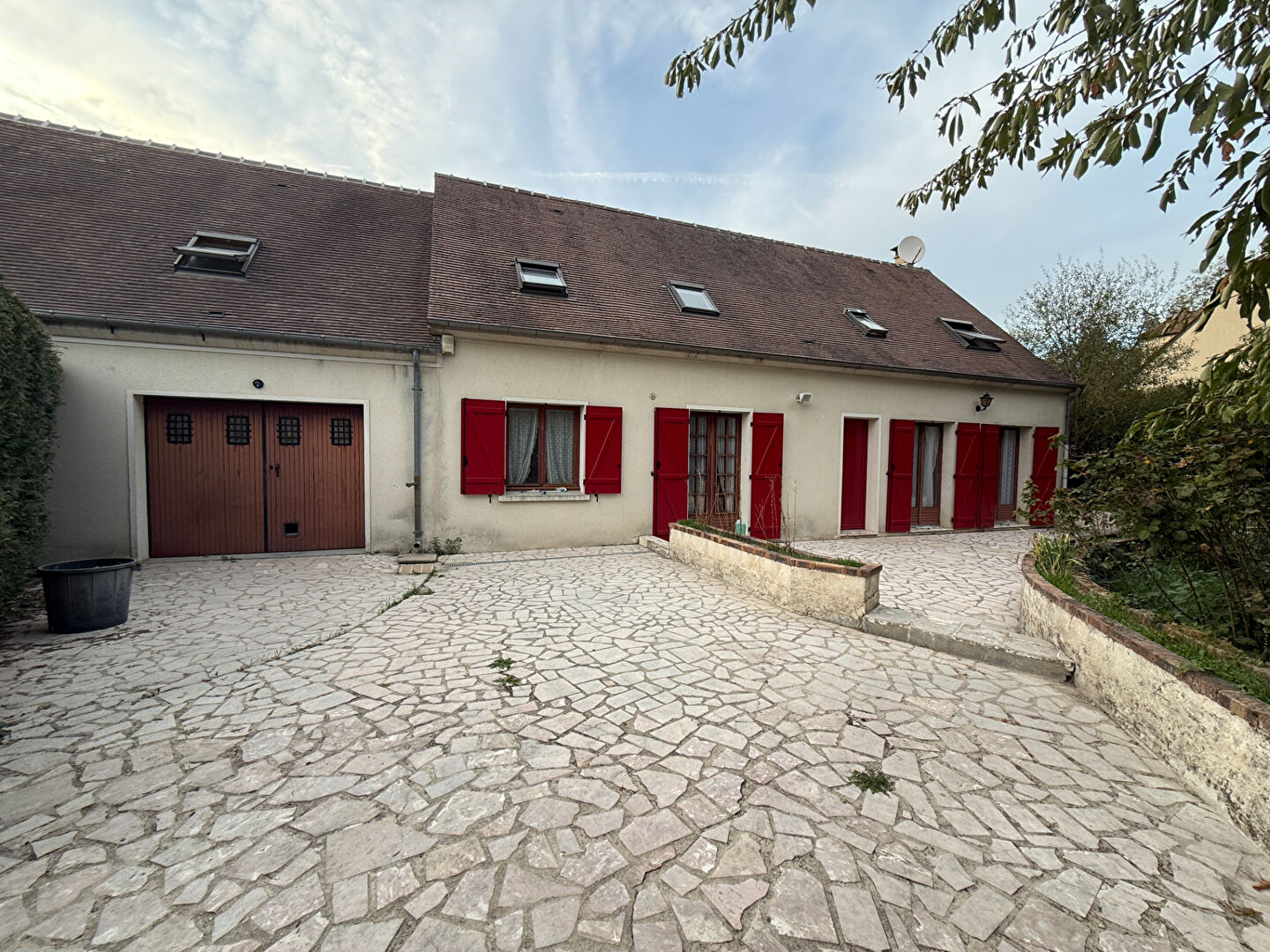 Le Châtelet-en-Brie (77) Exclusif 349 000 € Maison 10 pièces , 6 chambres 239.43 m² Avec jardin, garage/box