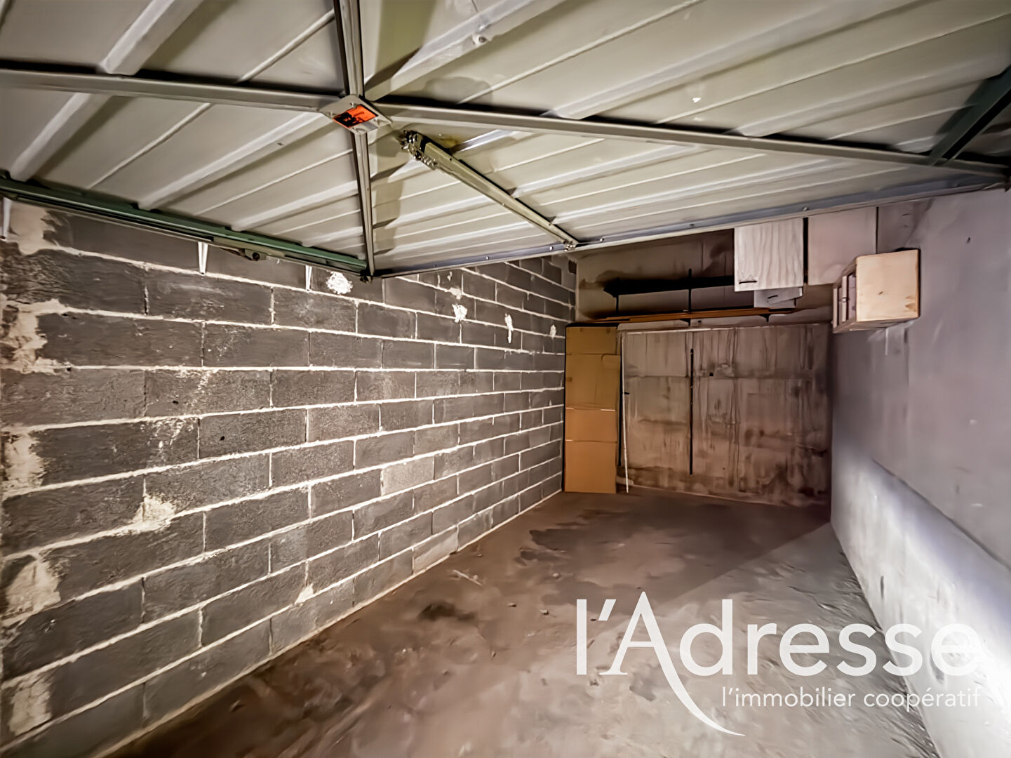 Parking / box SAINT CYR SUR MER (83270) 1 pi&egrave;ce 14.00 m&sup2;