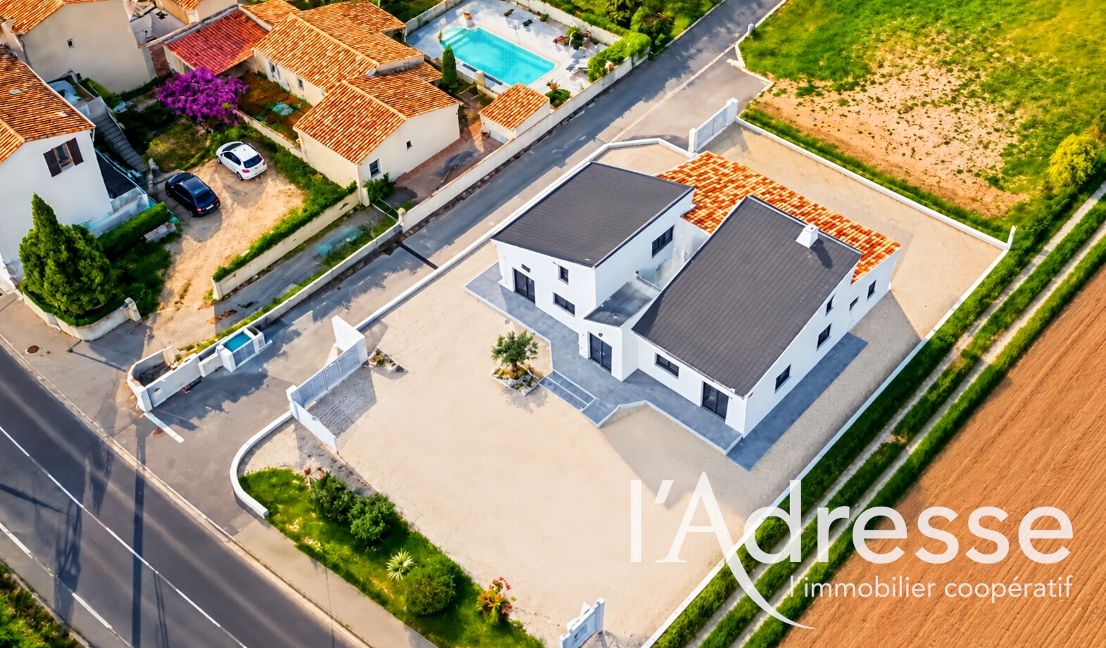 Local commercial AUBAGNE (13400) 8 pi&egrave;ces 250.00 m&sup2;