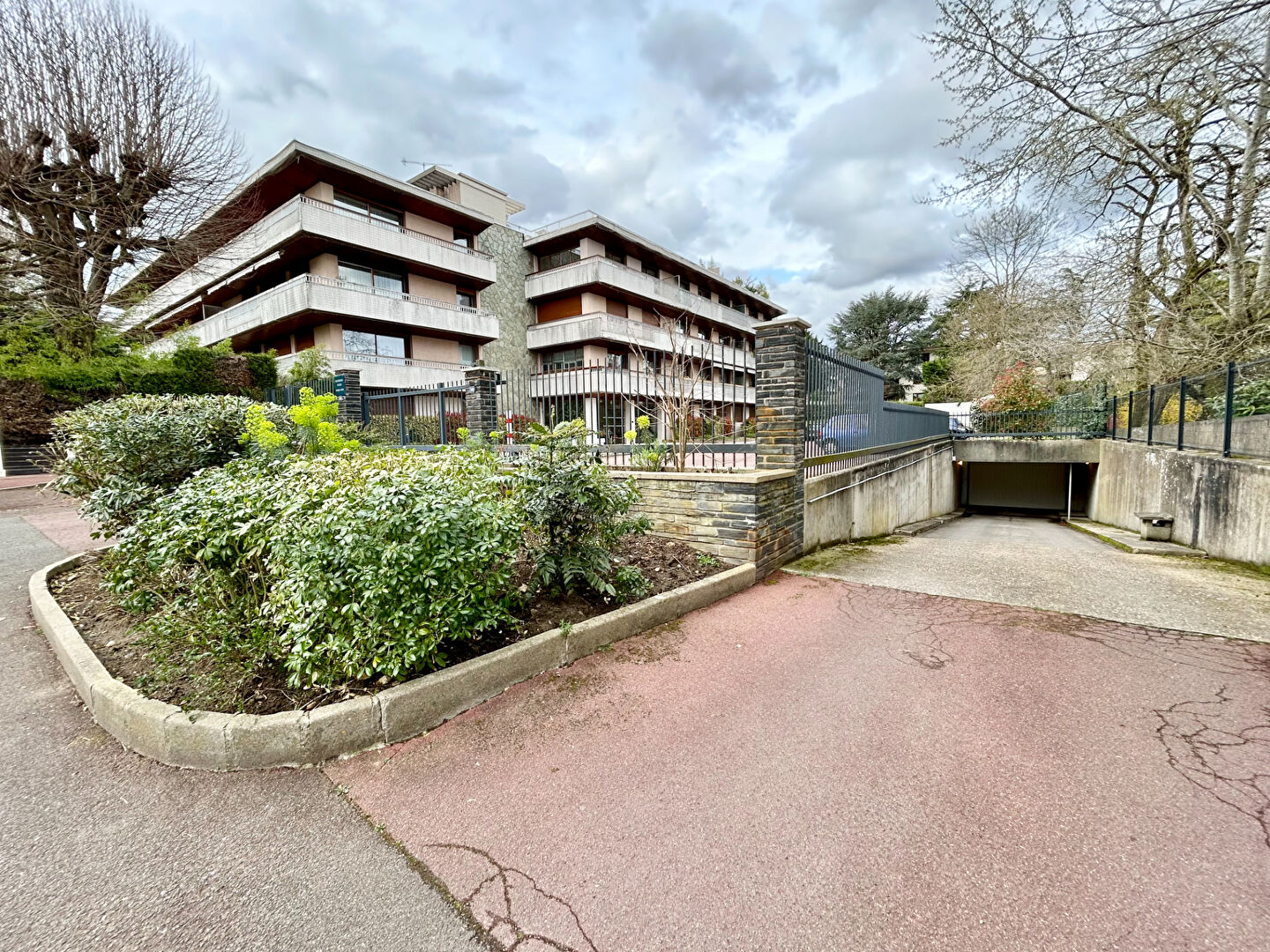 Parking / box GARCHES (92380) 1 pièce 12.00 m²