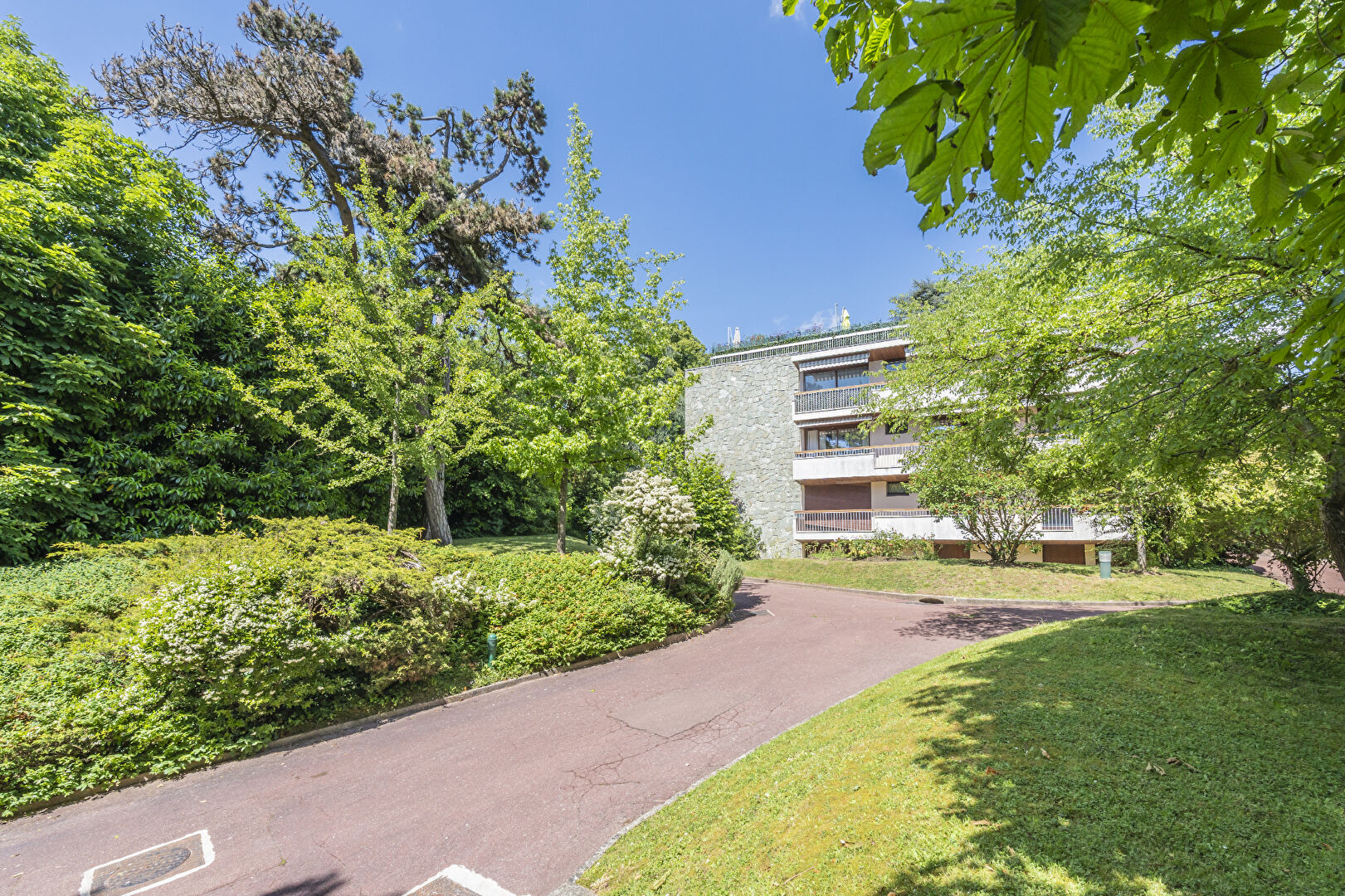 Appartement GARCHES (92380) 4 pièces 94.00 m²