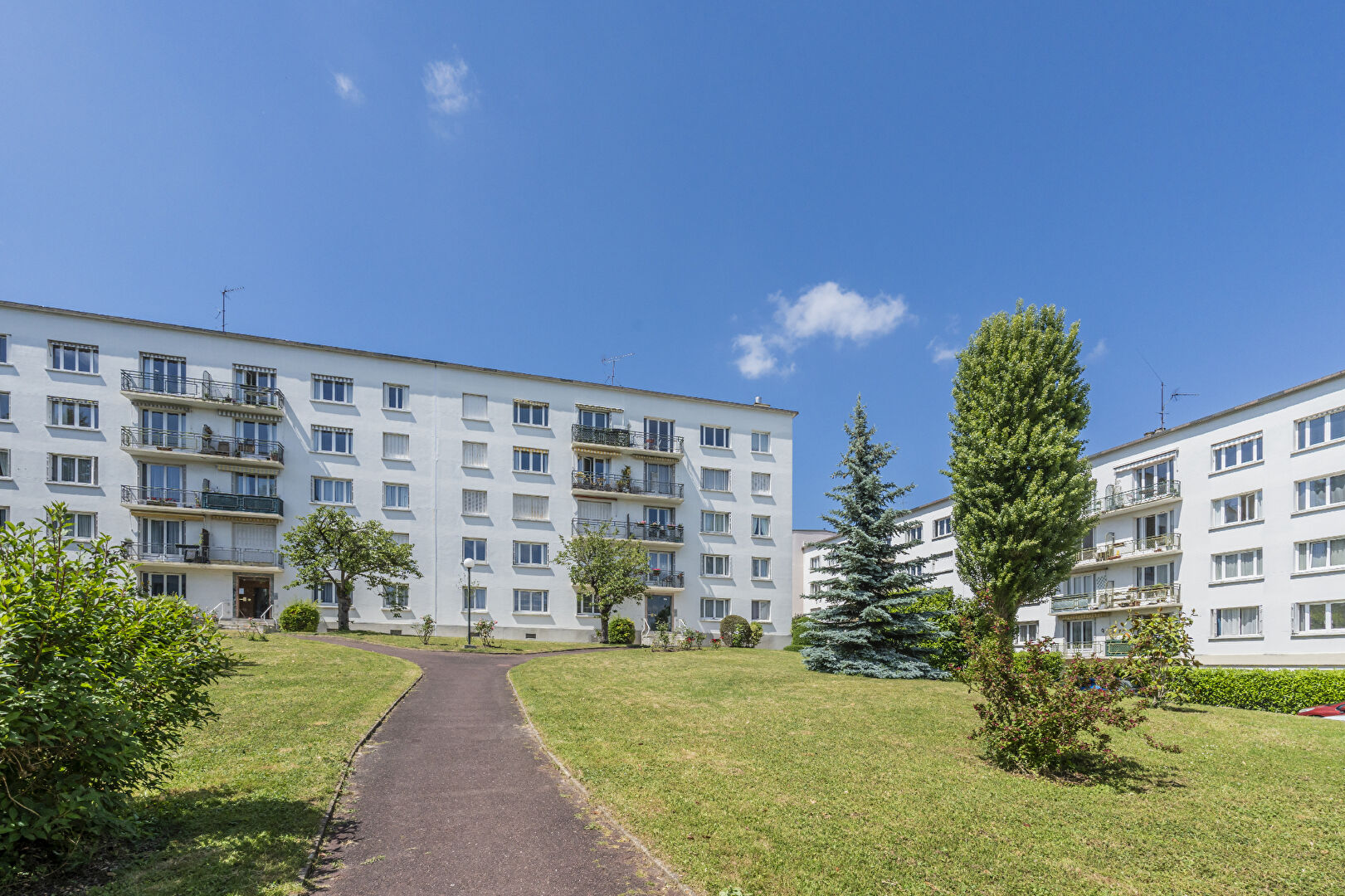 Appartement GARCHES (92380) 5 pi&egrave;ces 141.00 m&sup2;