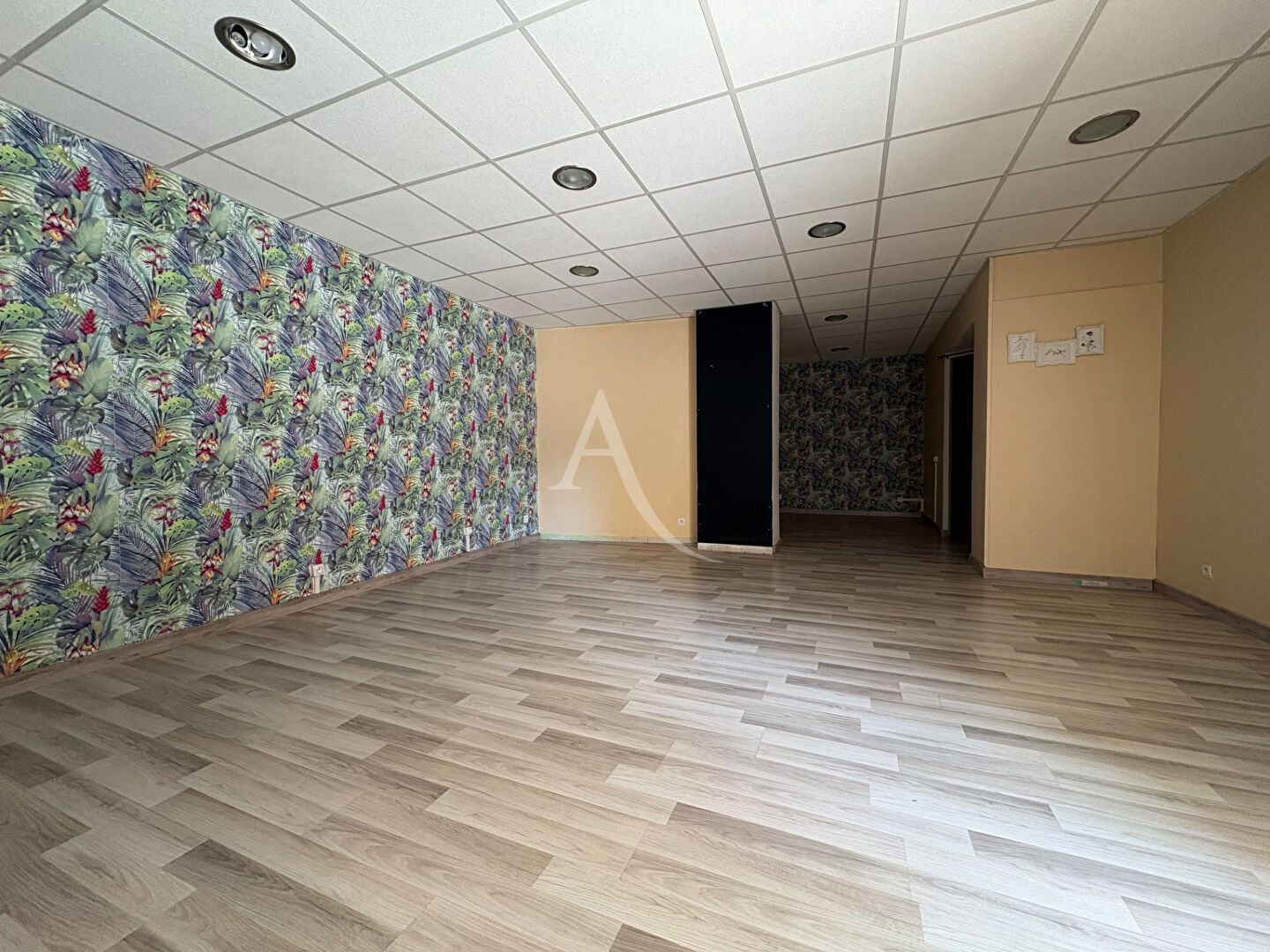 Local commercial MARTIGUES (13500) 1 pi&egrave;ce 45.80 m&sup2;