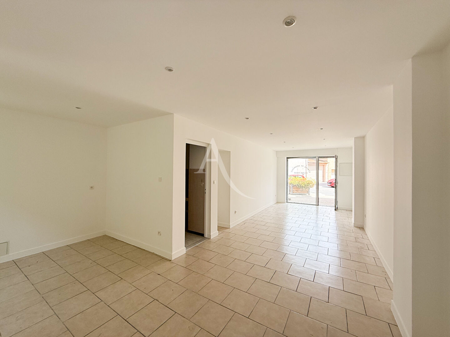 Local commercial SAINT MITRE LES REMPARTS (13920) 40.00 m²
