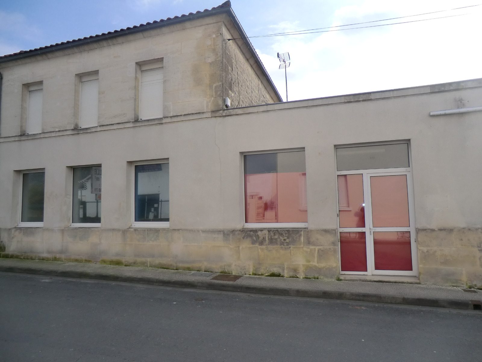 Local commercial JONZAC (17500) 4 pièces 120.00 m²