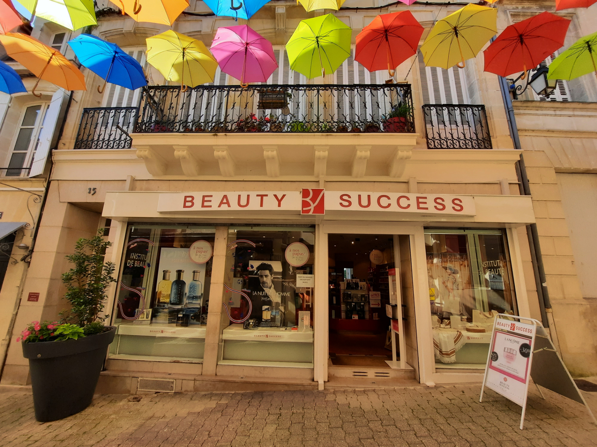 Local commercial JONZAC (17500) 5 pièces 96.00 m²