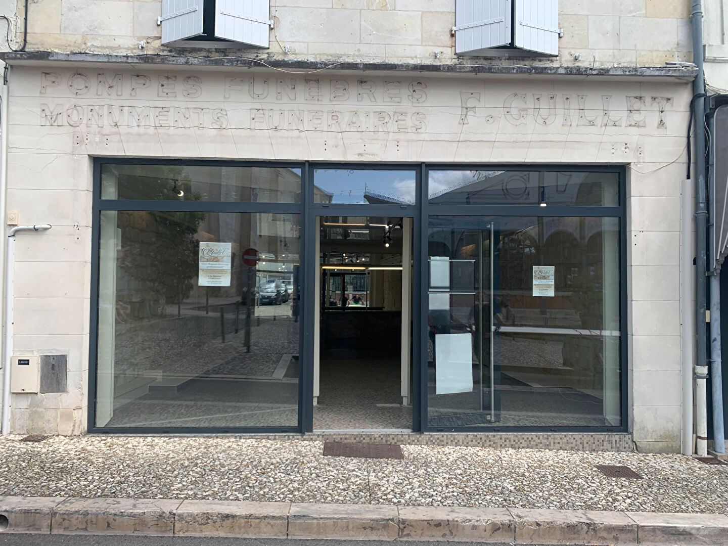 Local commercial JONZAC (17500) 2 pi&egrave;ces 77.00 m&sup2;