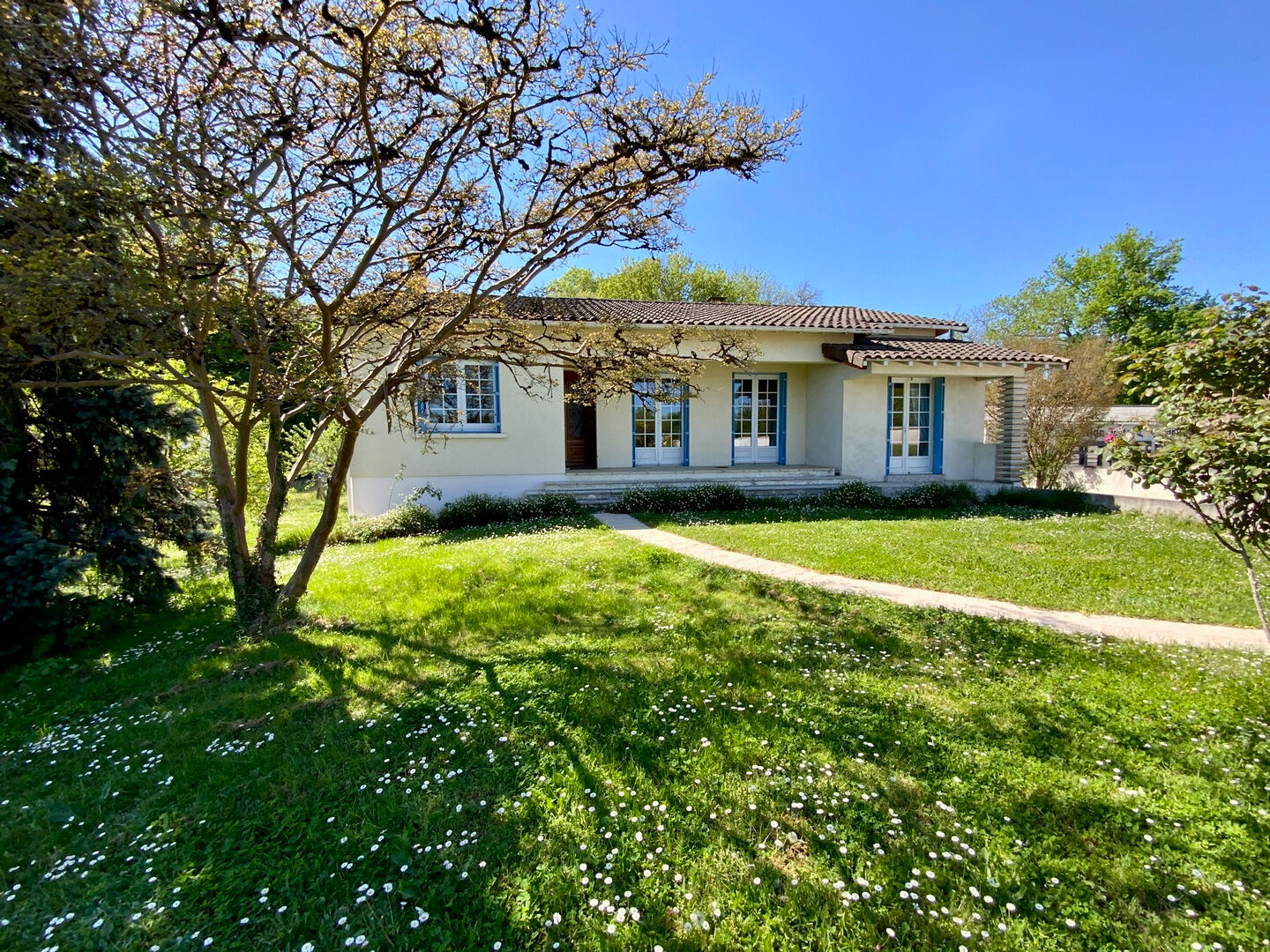 Maison JONZAC (17500) 6 pi&egrave;ces 136.00 m&sup2;