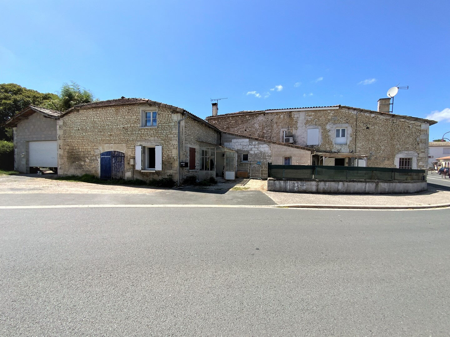 Maison JONZAC (17500) 8 pièces 190.00 m²