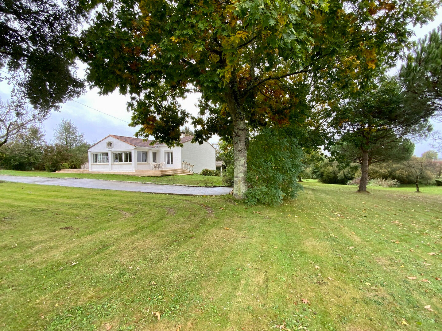 Maison MIRAMBEAU (17150) 5 pièces 165.00 m²