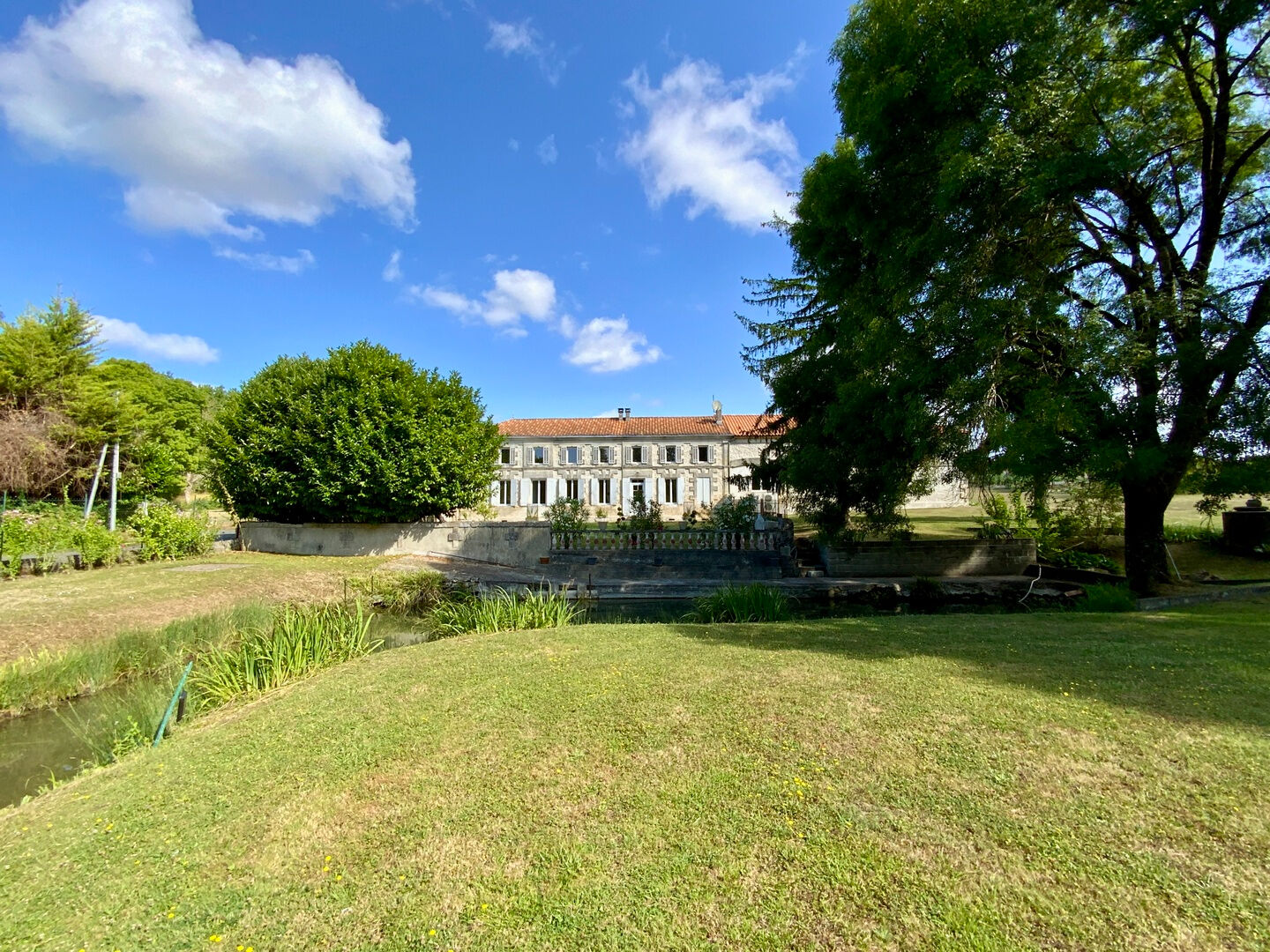 Maison MIRAMBEAU (17150) 6 pièces 247.00 m²