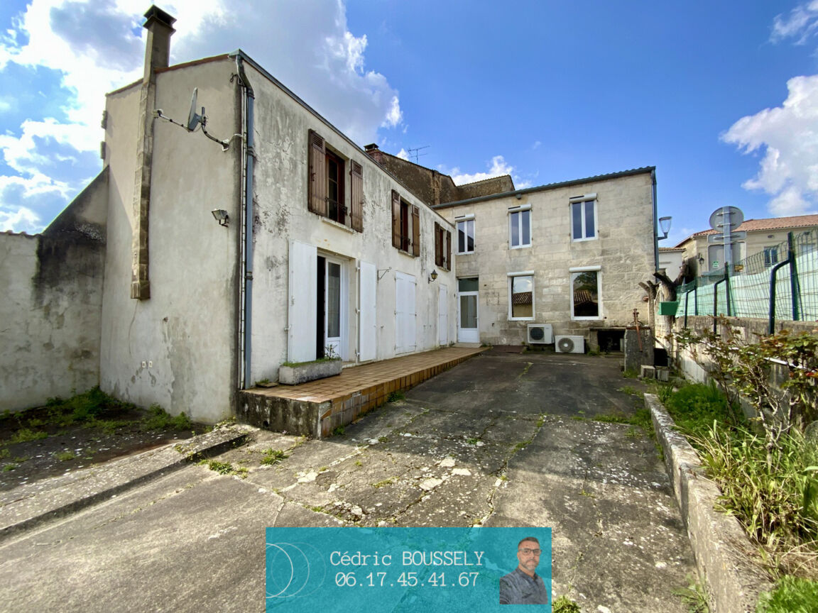 Immeuble SAINT GENIS DE SAINTONGE (17240) 10 pièces 430.00 m²