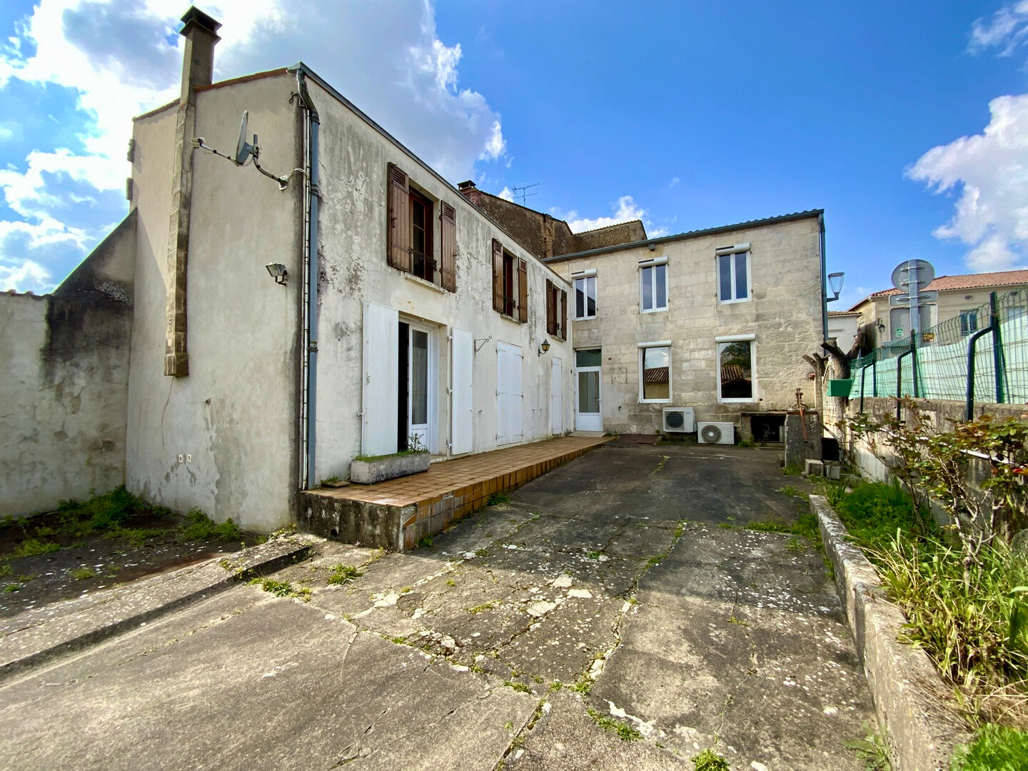 Immeuble SAINT GENIS DE SAINTONGE (17240) 10 pièces 430.00 m²