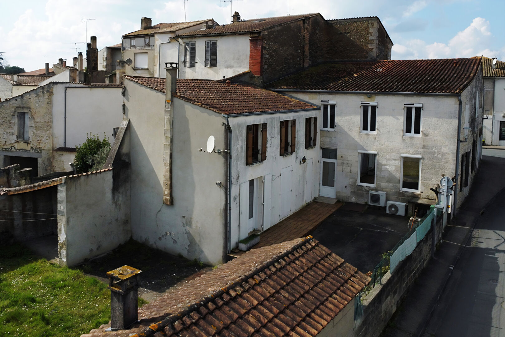 Immeuble SAINT GENIS DE SAINTONGE (17240) 10 pi&egrave;ces 430.00 m&sup2;