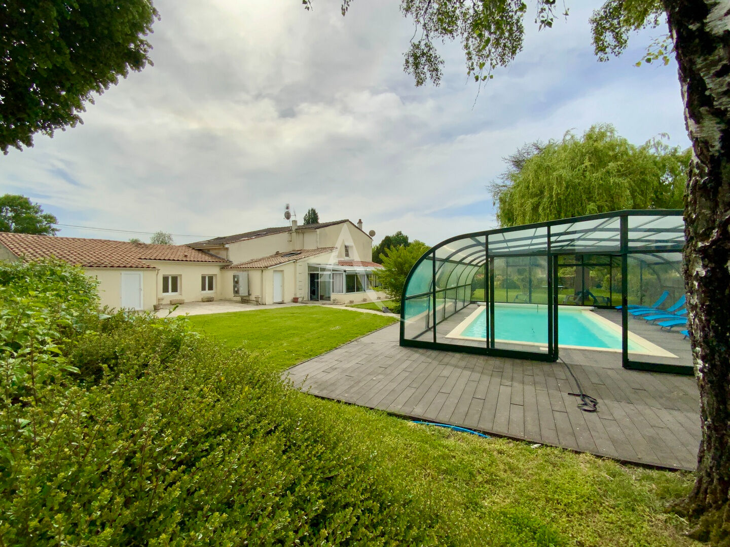 Maison PONS (17800) 7 pi&egrave;ces 270.00 m&sup2;