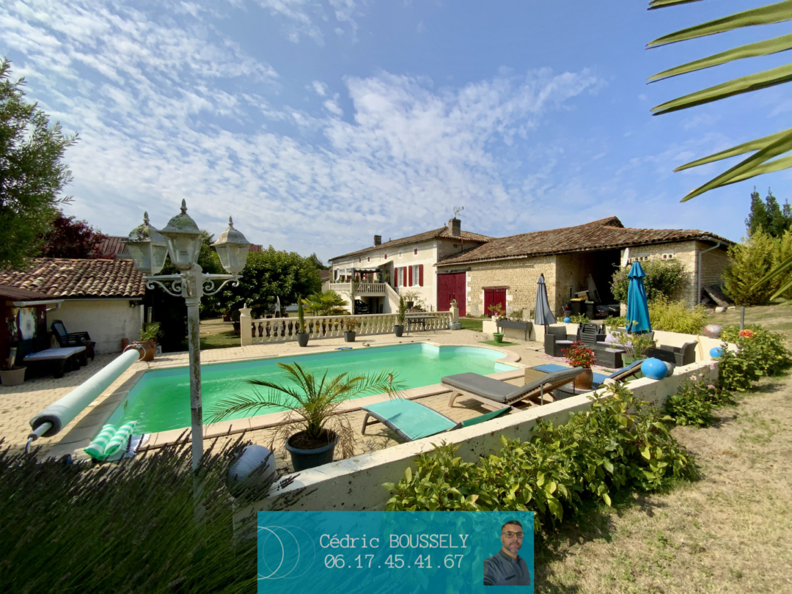 Maison BARBEZIEUX SAINT HILAIRE (16300) 5 pièces 252.00 m²