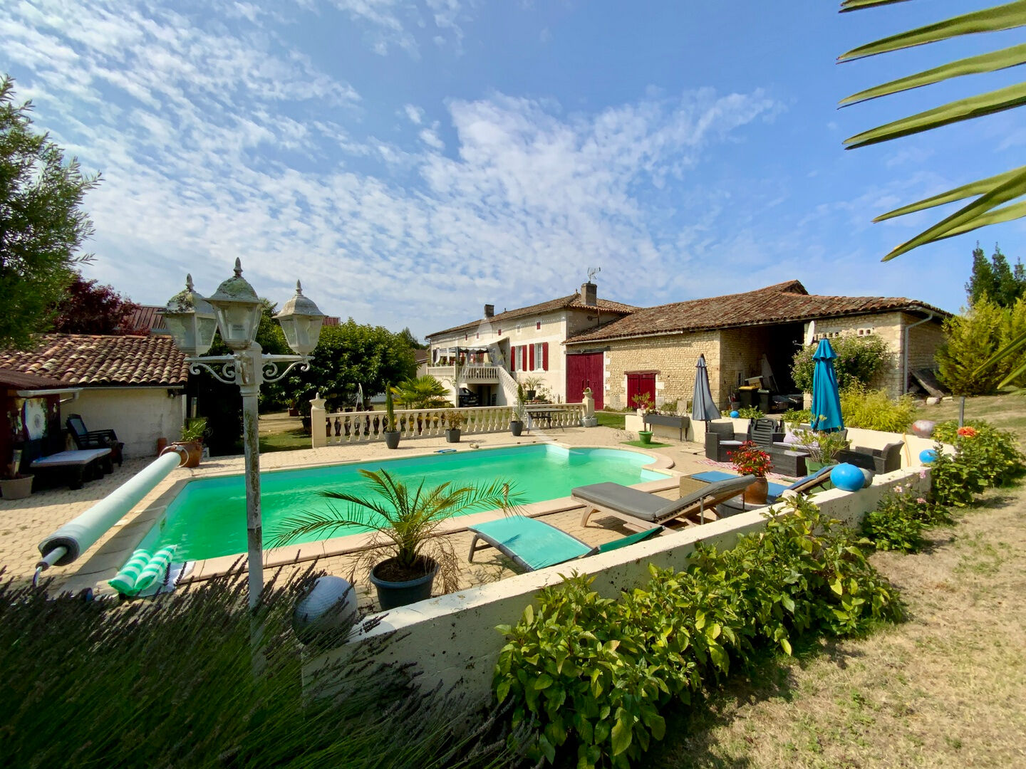 Maison BARBEZIEUX SAINT HILAIRE (16300) 5 pièces 252.00 m²