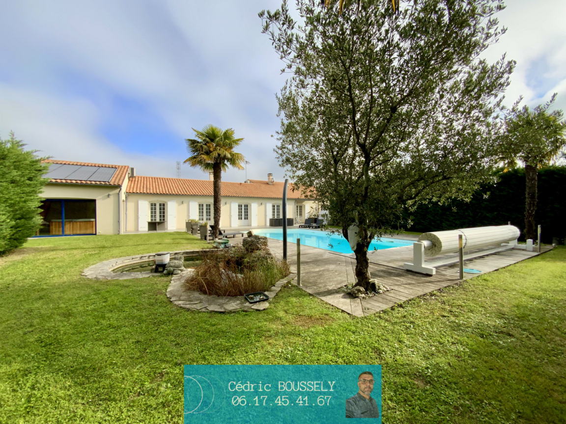 Maison SAINT SAVINIEN (17350) 9 pièces 274.00 m²