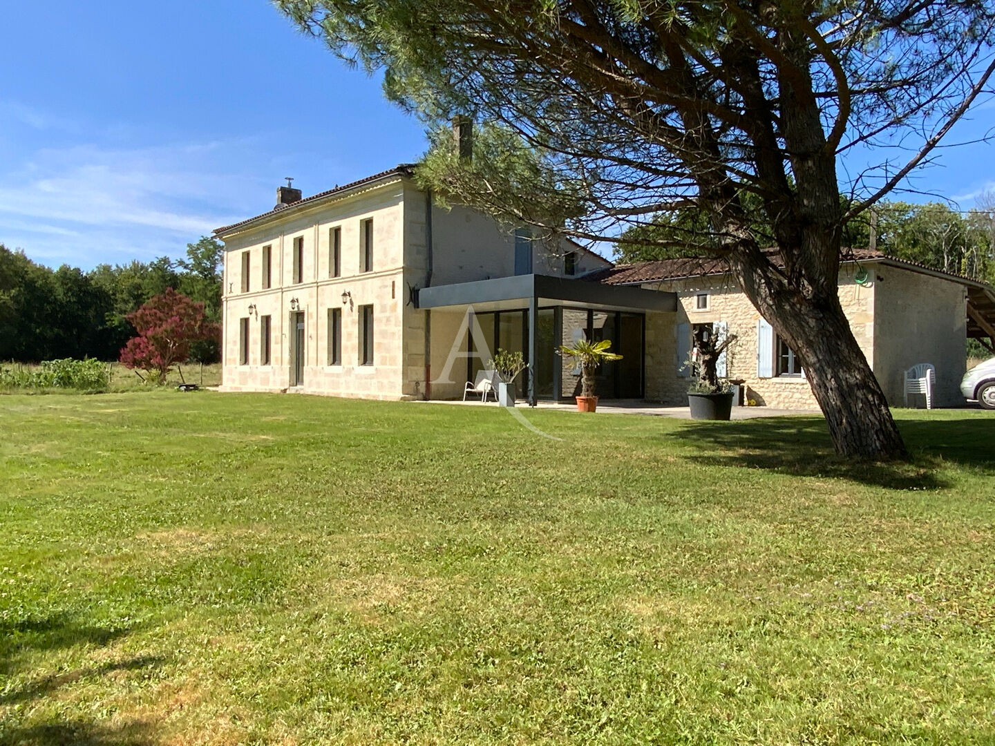 Maison Montendre (17130) 8 pièces 255.00 m²