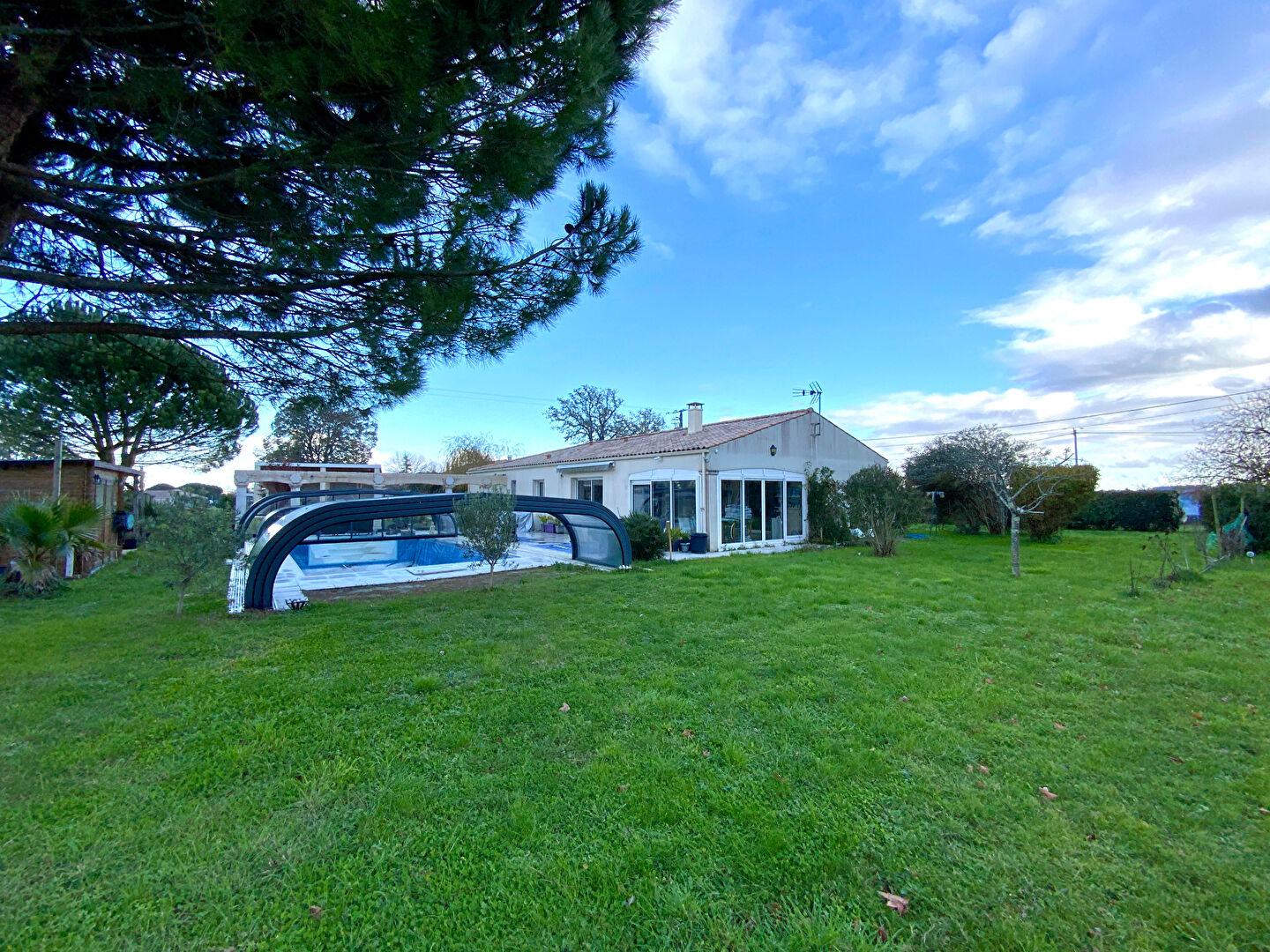 Maison JONZAC (17500) 5 pièces 167.00 m²