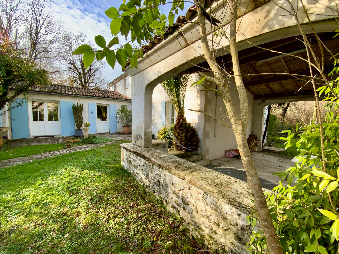 Maison JONZAC (17500) 8 pi&egrave;ces 210.00 m&sup2;