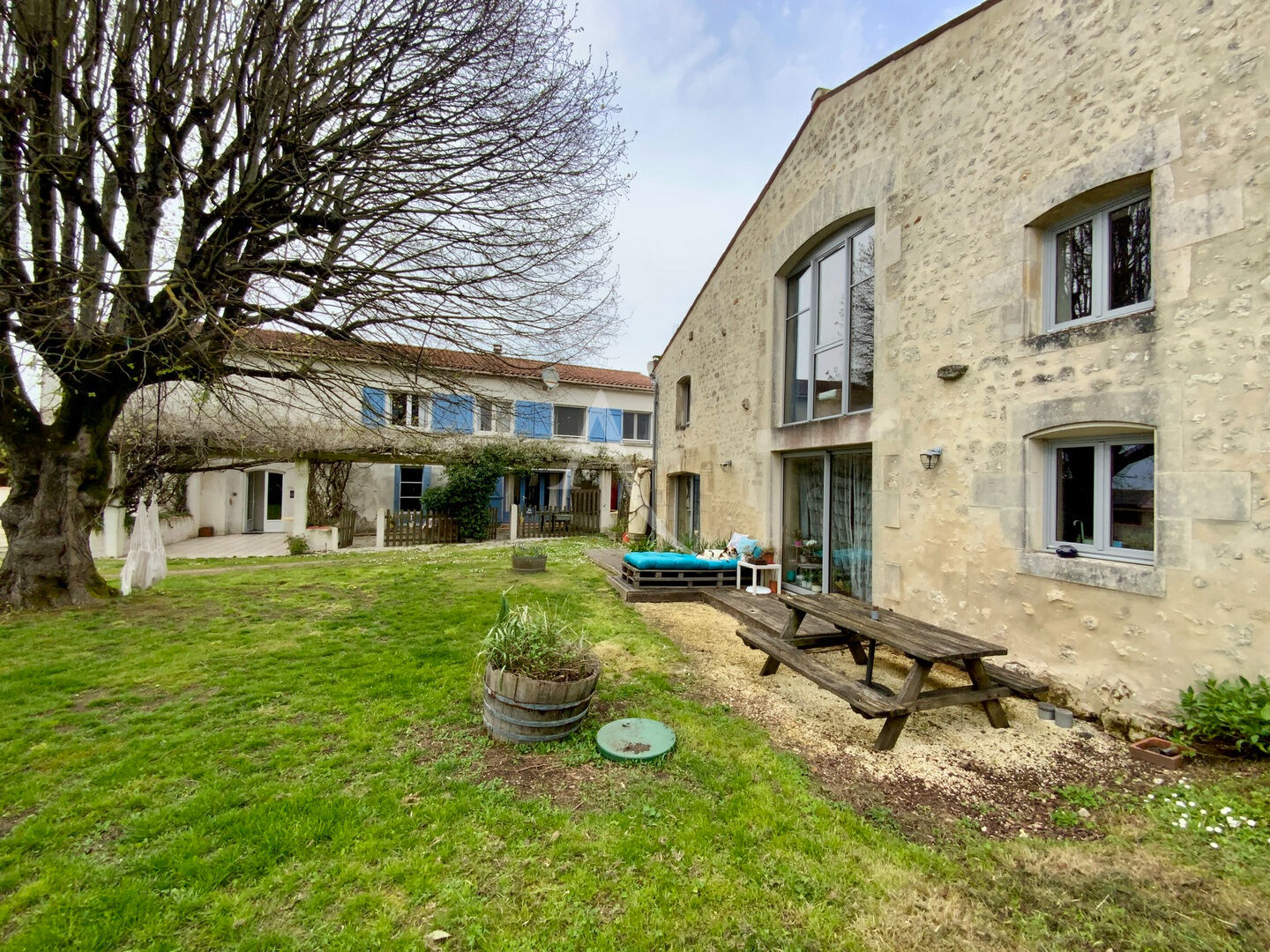 Maison PONS (17800) 15 pi&egrave;ces 600.00 m&sup2;