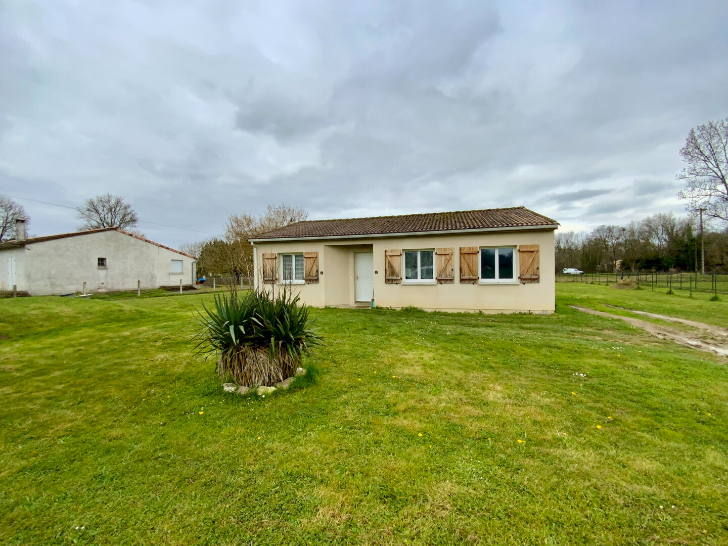 Maison CHAMOUILLAC (17130) 4 pi&egrave;ces 80.00 m&sup2;